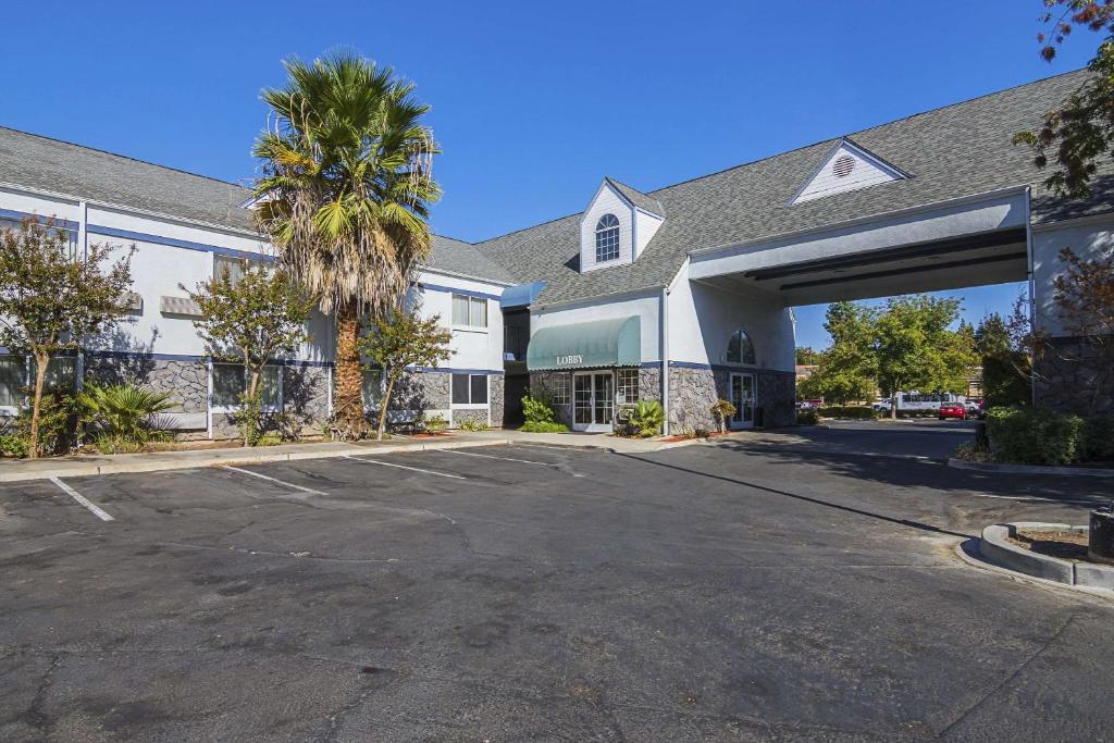 Quality Inn Fresno Yosemite Airport photo 3