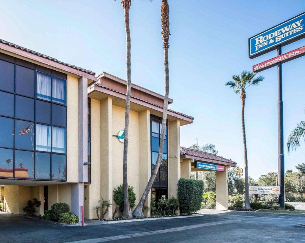 California Inn and Suites Bakersfield photo 1