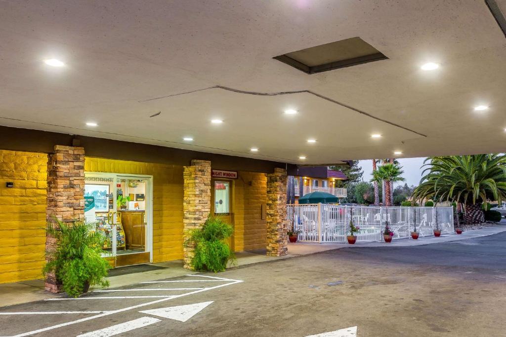 Rodeway Inn Wine Country image