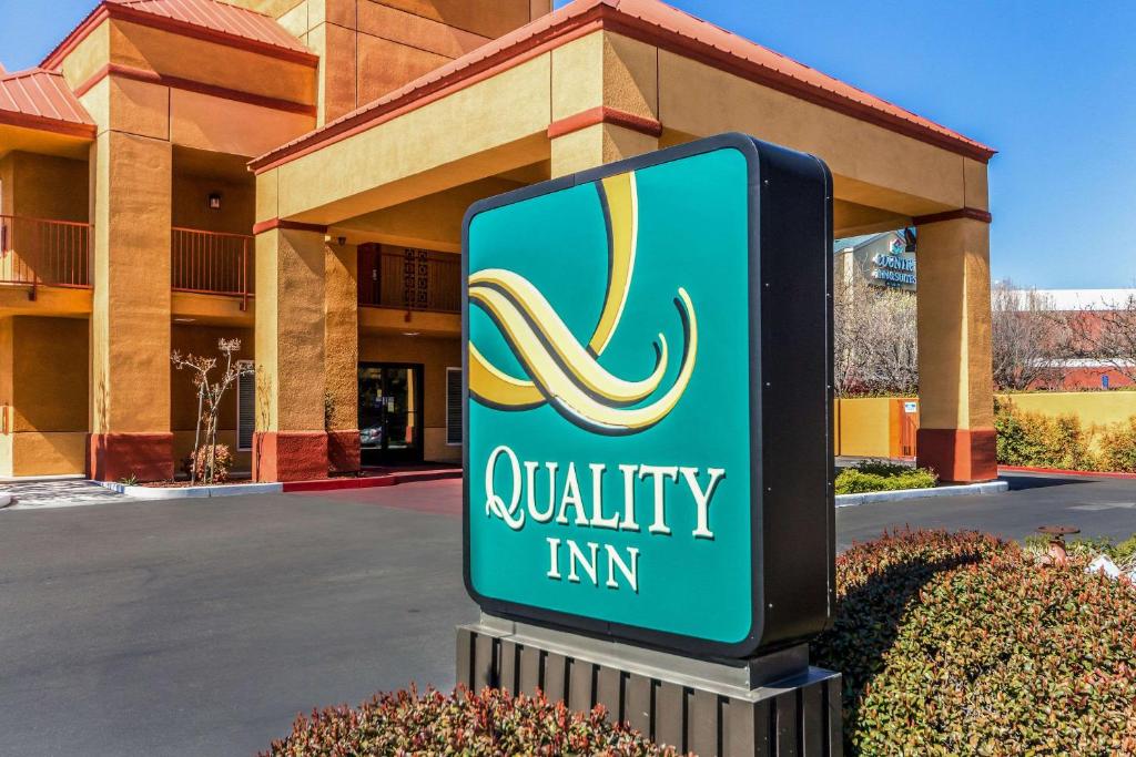 Quality Inn Fresno Near University photo 1