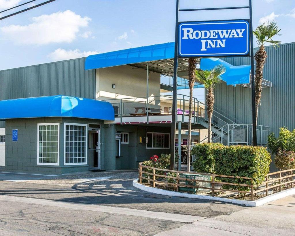Rodeway Inn Downtown Hanford image
