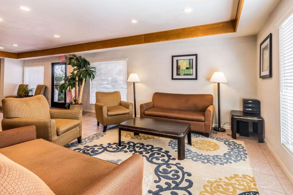 Quality Inn Fresno Near University photo 4