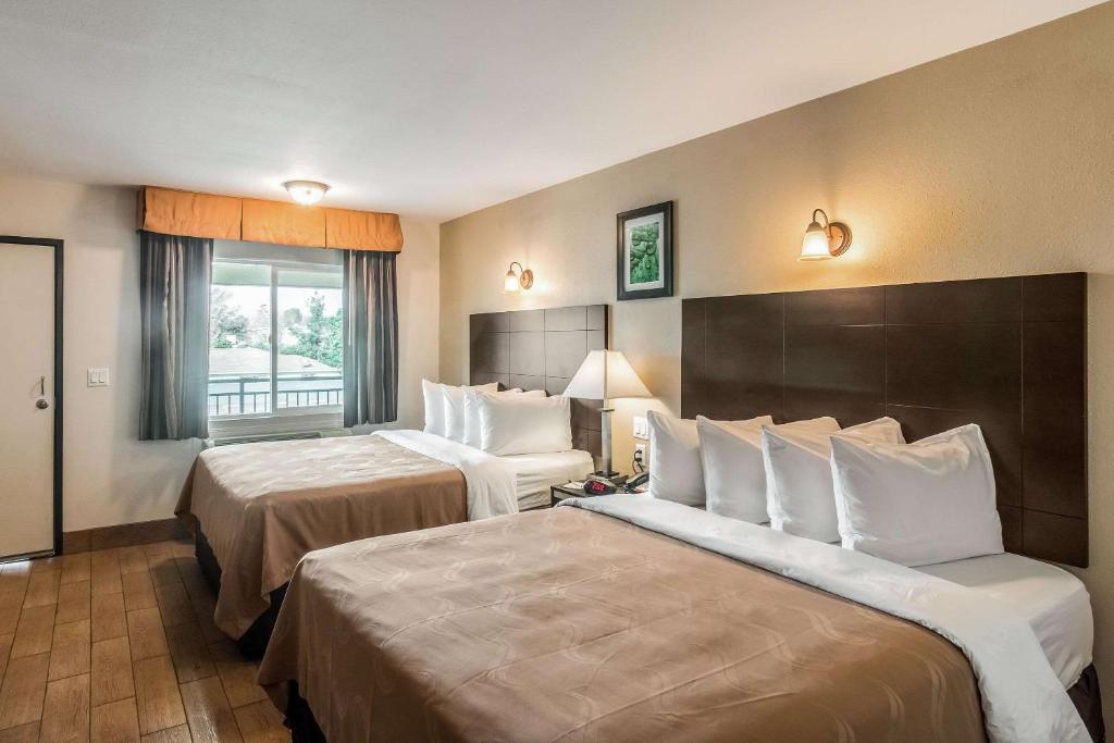 Quality Inn & Suites near Downtown Bakersfield image