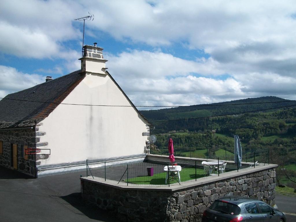 Vacances au pied des Monts du Cantal photo 4