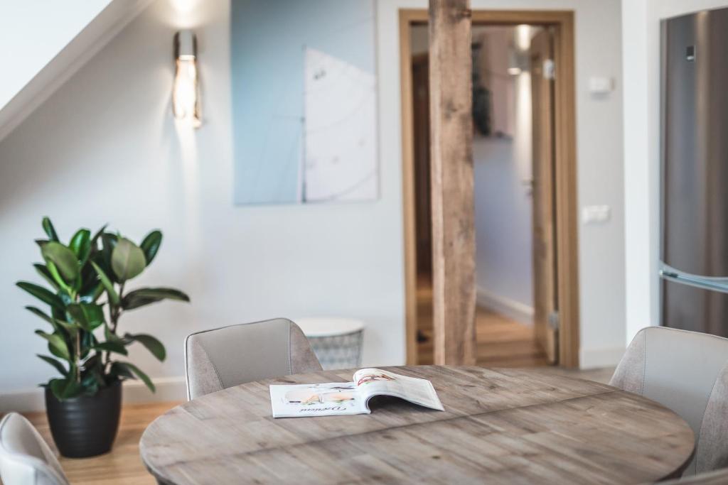 Апартаменты (Апартаменты-лофт с 1 спальней), Riga Lux Apartments - Skolas