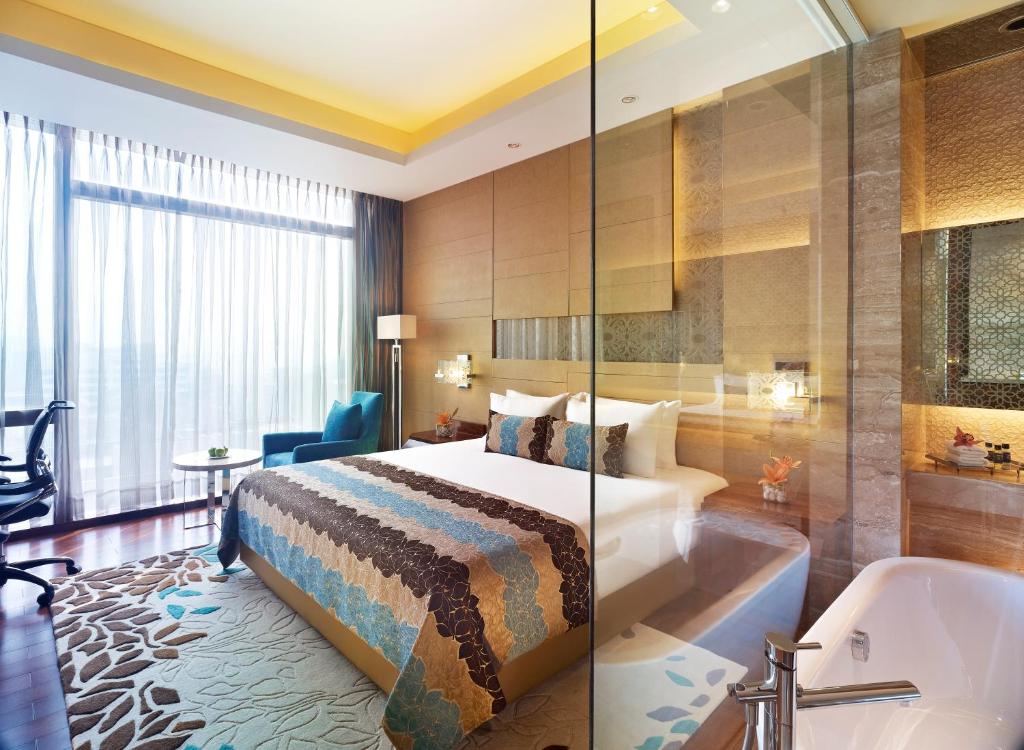 Двухместный (Deluxe King Room,20% discount on food & Soft Beverages), Taj City Centre Gurugram