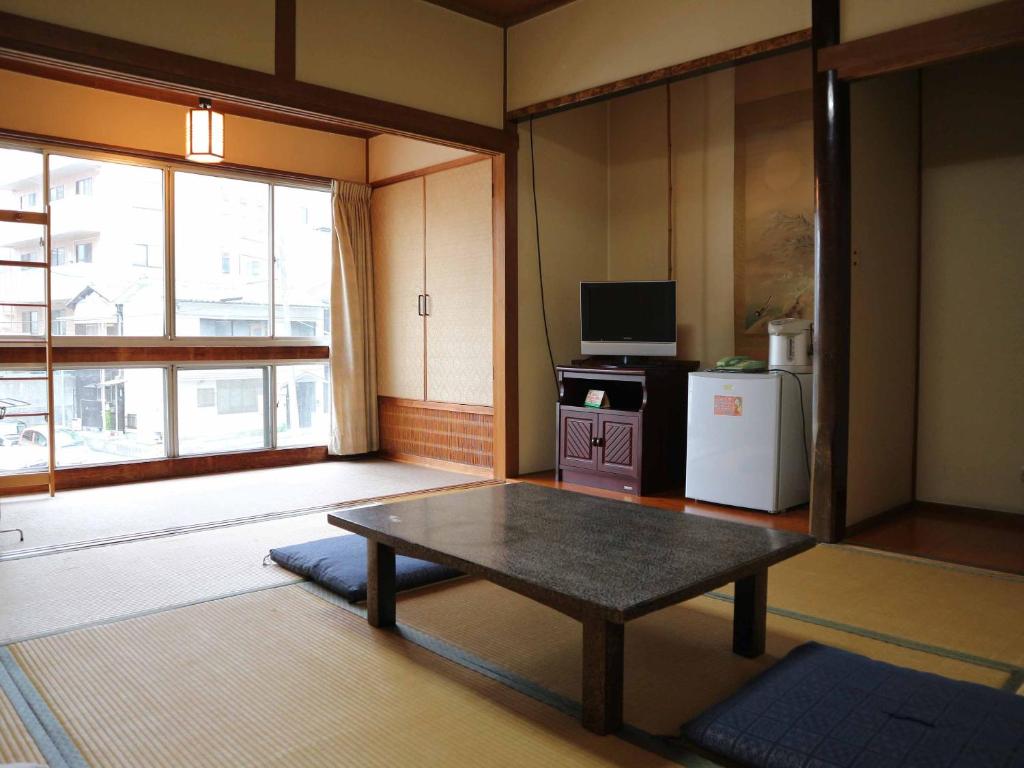 Kimatsu Ryokan - Tap to explore photos