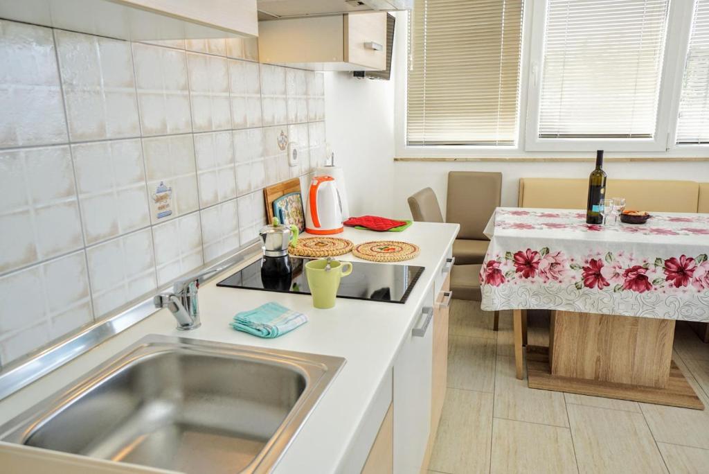 Apartment Mirela photo 4