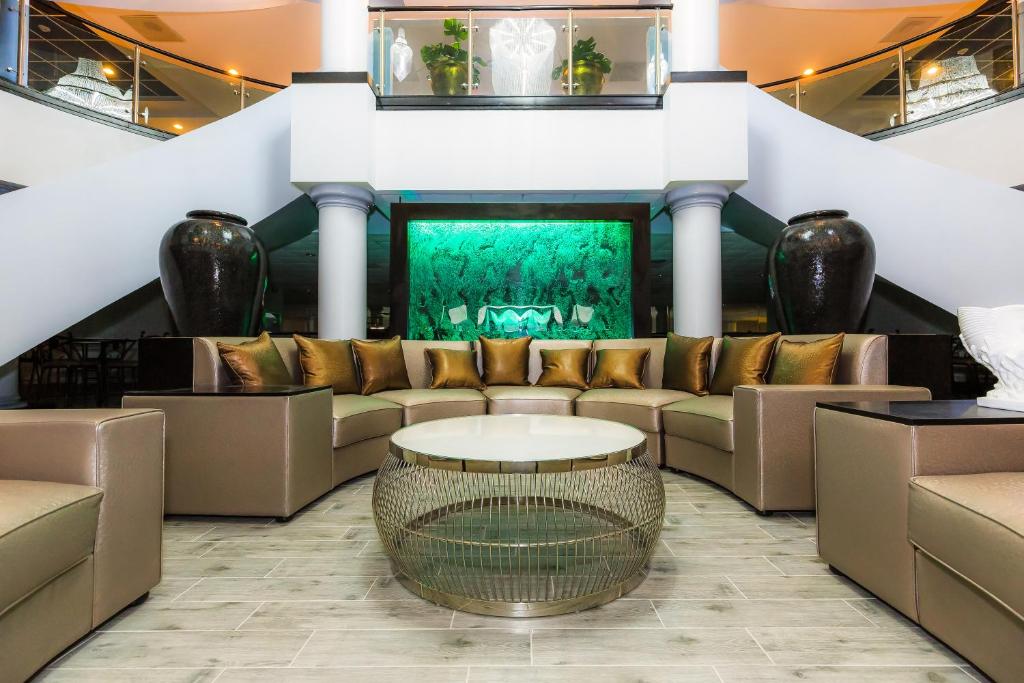 Regalia Hotel & Conference Center photo 2
