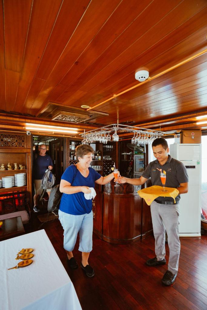 Renea Cruises Halong