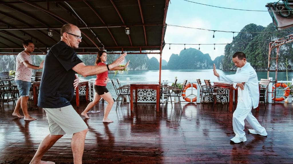 Renea Cruises Halong