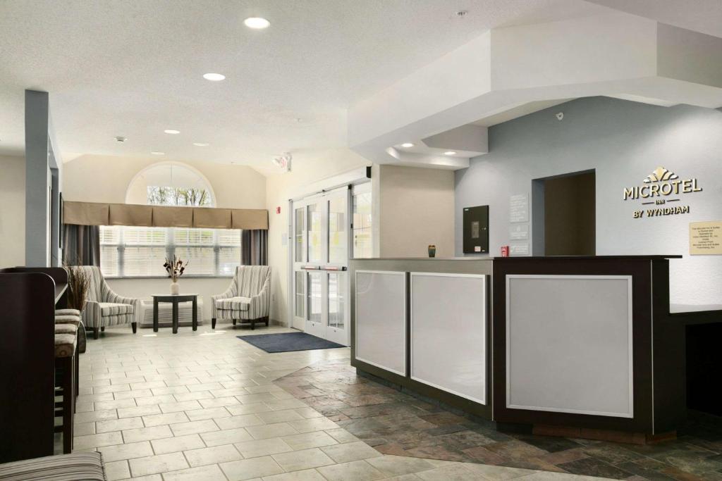 Microtel Inn and Suites by Wyndham - Geneva photo 2