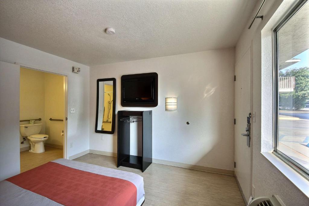 Motel 6 San Marcos, TX - Tap to explore photos