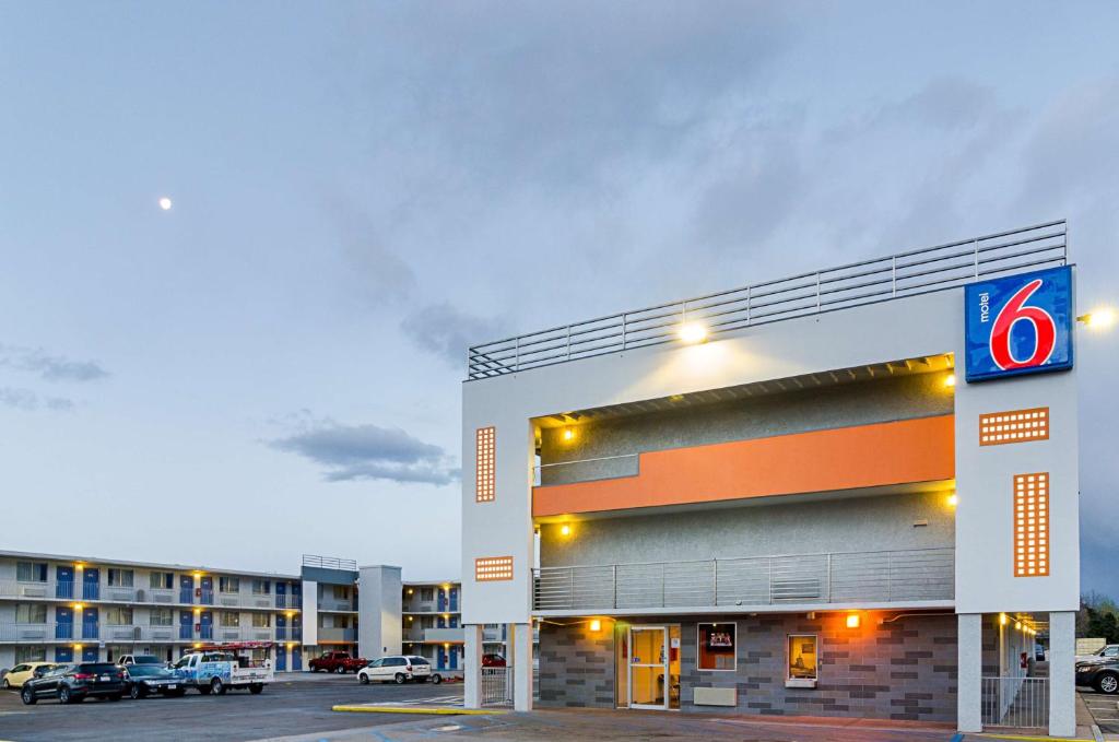 Motel 6 Denver, CO – Downtown image
