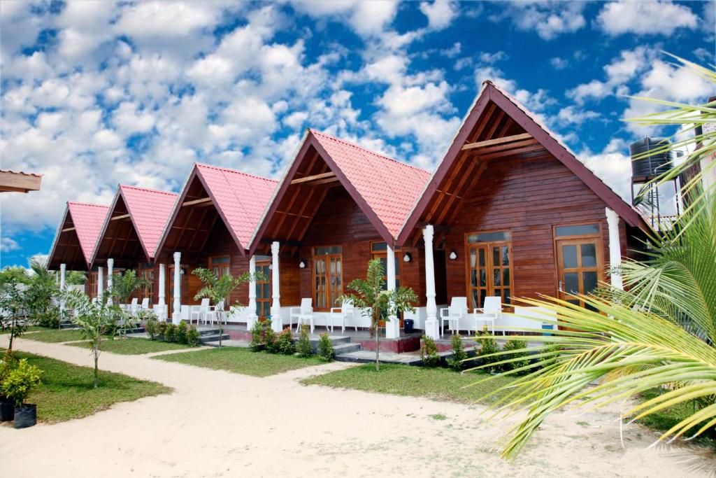 Elegant green beach resort - Tap to explore photos