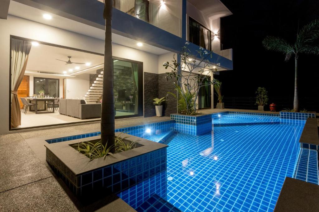 Twin Villas Seaview Kata photo 1