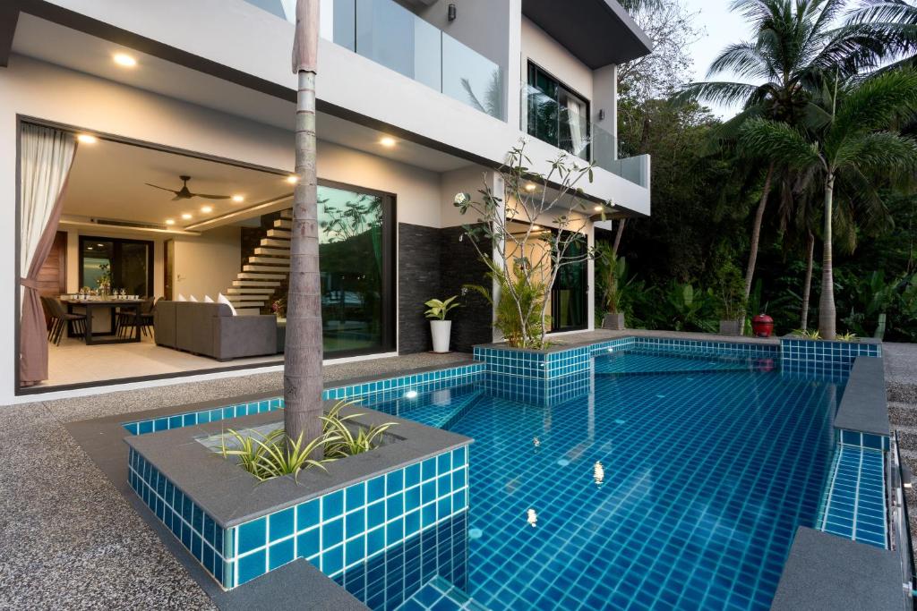 Twin Villas Seaview Kata photo 4