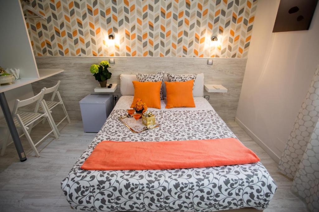 Двухместный (Небольшой двухместный номер с 1 кроватью), Bloom Inn Madrid