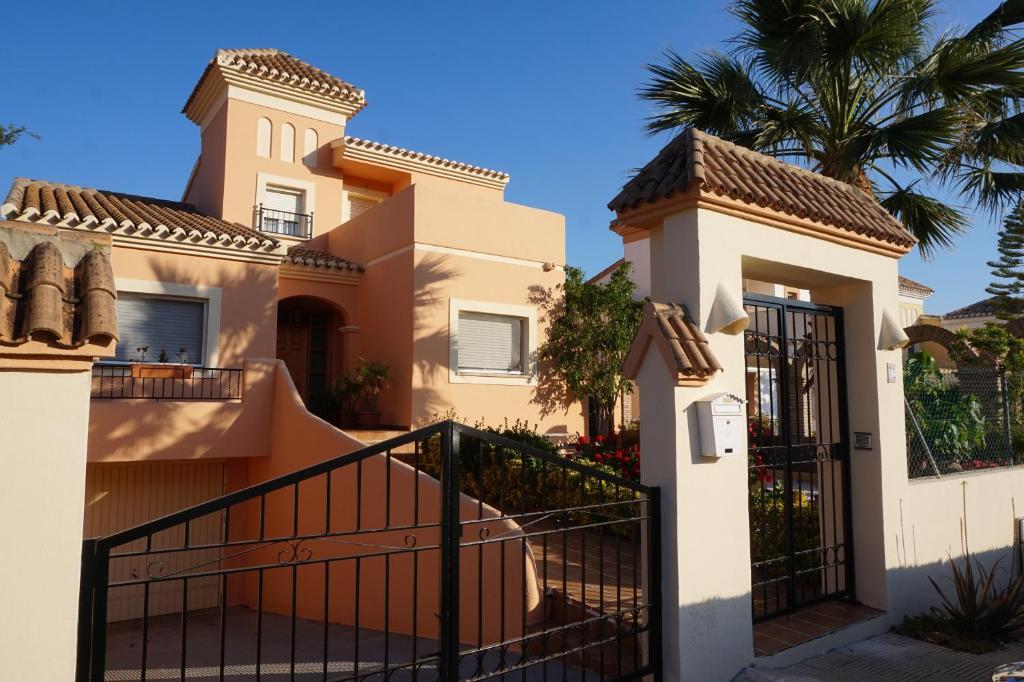 Chalet Familiar con Piscina Privada photo 3