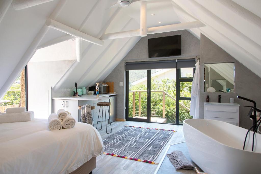 Pearl Moon Boutique Suites photo 2
