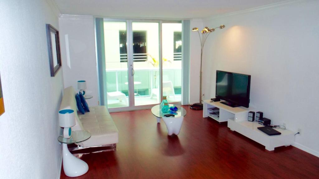 Hollywood Beach at Tides 2nd fl photo 2