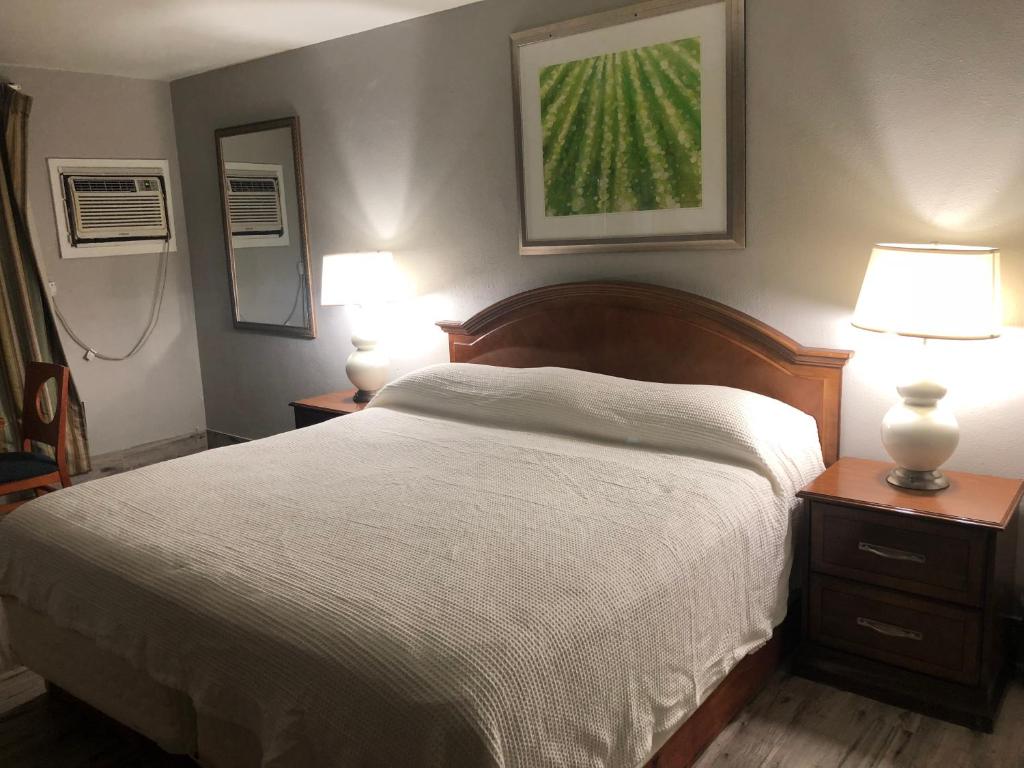 Bay Breeze Inn Bradenton Downtown image