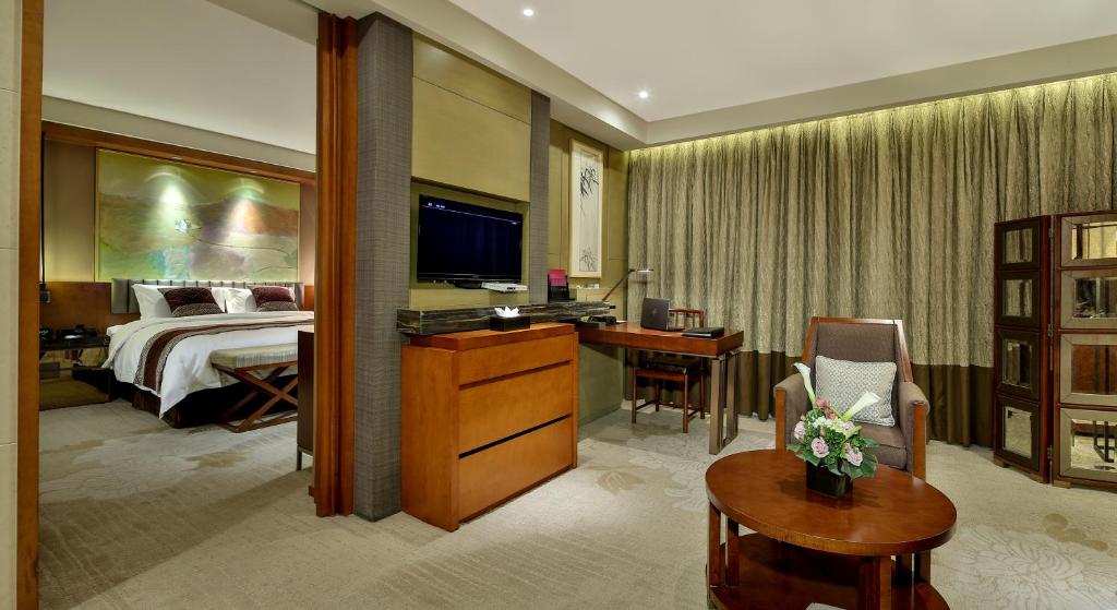 Сьюит (Полулюкс (GE)), Chengdu Airport Hotel