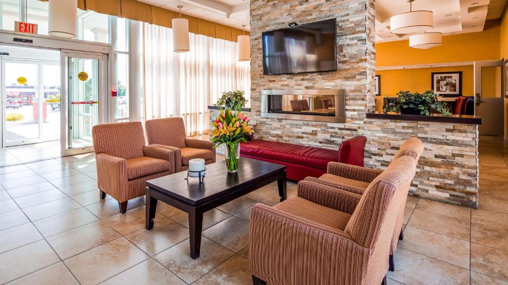 Best Western Plus Bowmanville photo 4