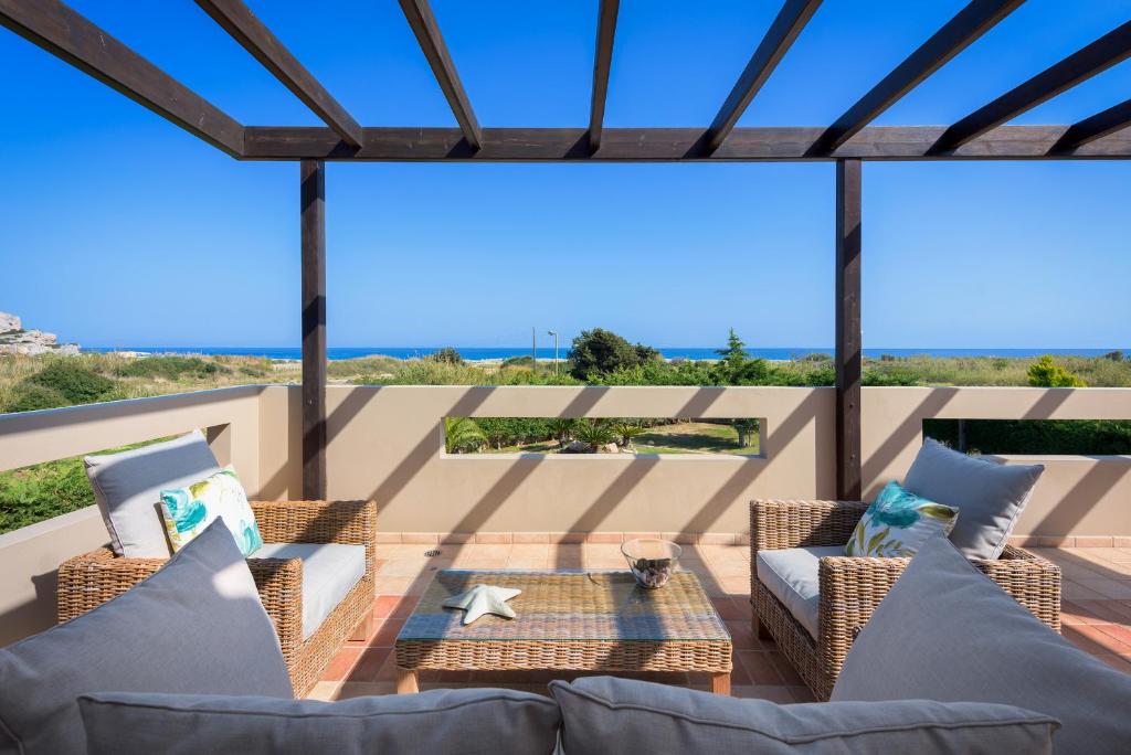 Evergreen Seaside Villa with private pool photo 3