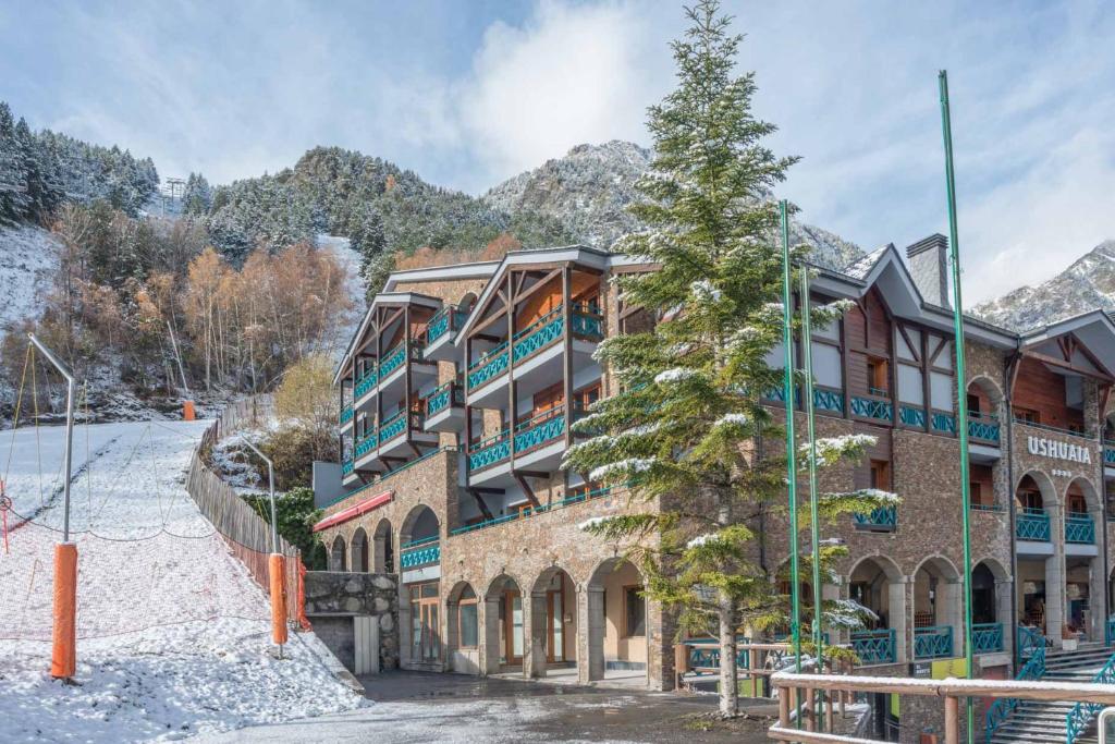 {
  "en-gb": "Ushuaia, The Mountain Hotel"
} photo 1