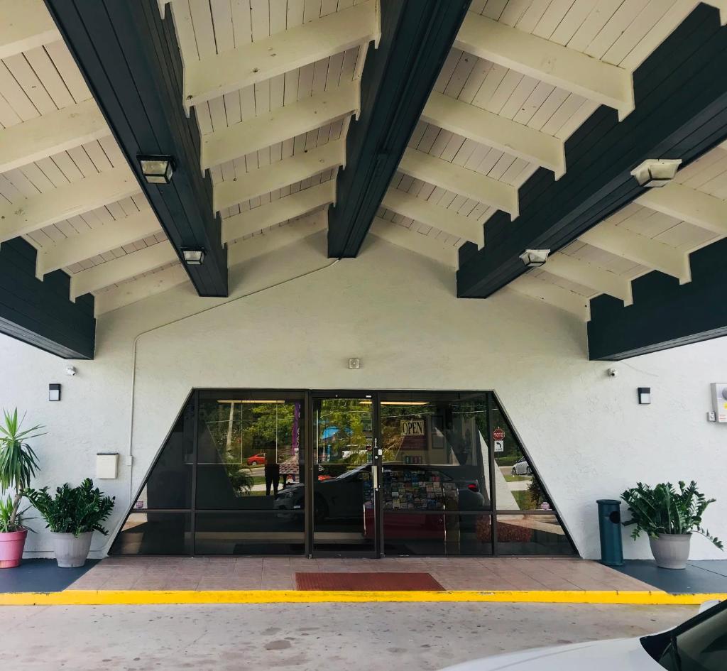 Red Carpet Inn Kissimmee photo 2