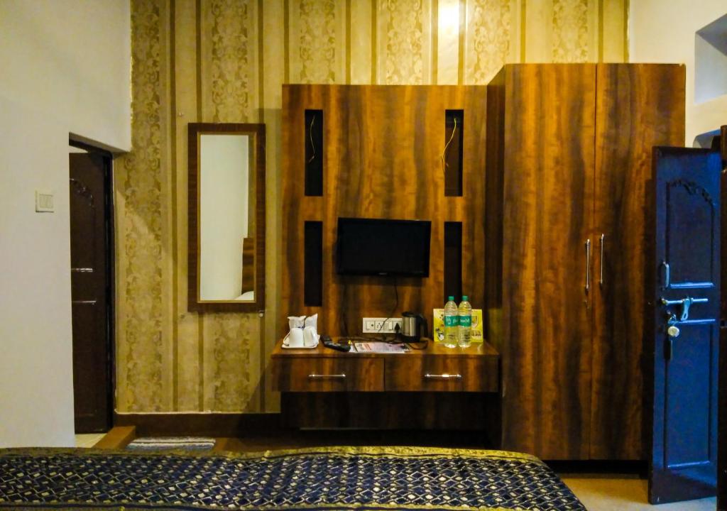 Dwivedi Hotels Hotel Elena photo 4