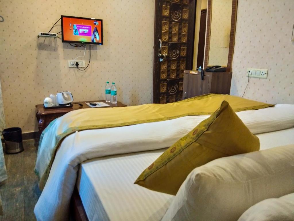 Двухместный (Ekaant room river view with Balcony (Darshan Assistance for Kashi Vishwanath Temple Available)), Palace On Steps