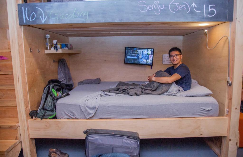 Номер (Односпальная кровать в общем номере), PodShare DTLA