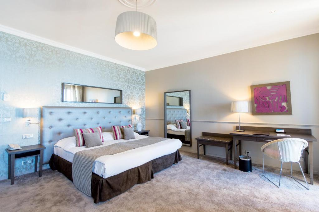 Трехместный (Стандартный трехместный номер с видом на море), Hôtel Le Royal Promenade des Anglais