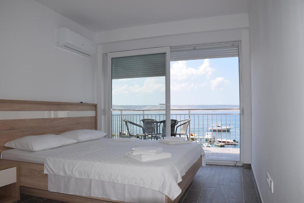 Apartments Tota photo 4