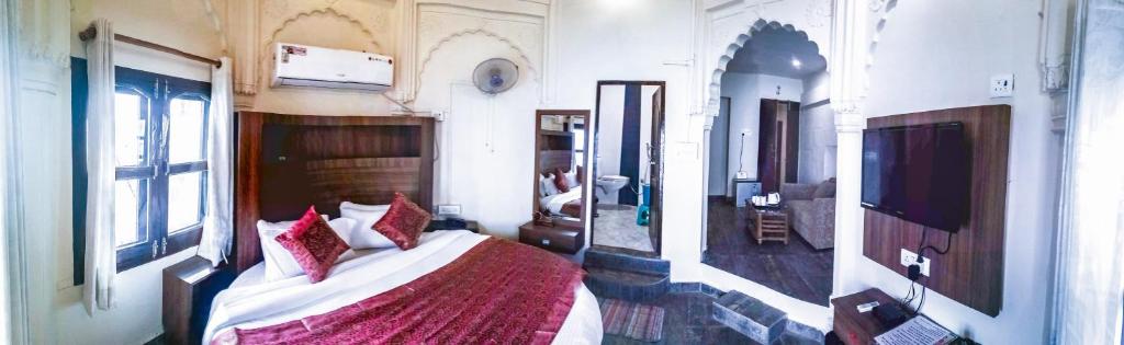 Сьюит (Kashi Suite with Balcony and River View (Darshan Assistance for Kashi Vishwanath Temple Available)), Palace On Steps