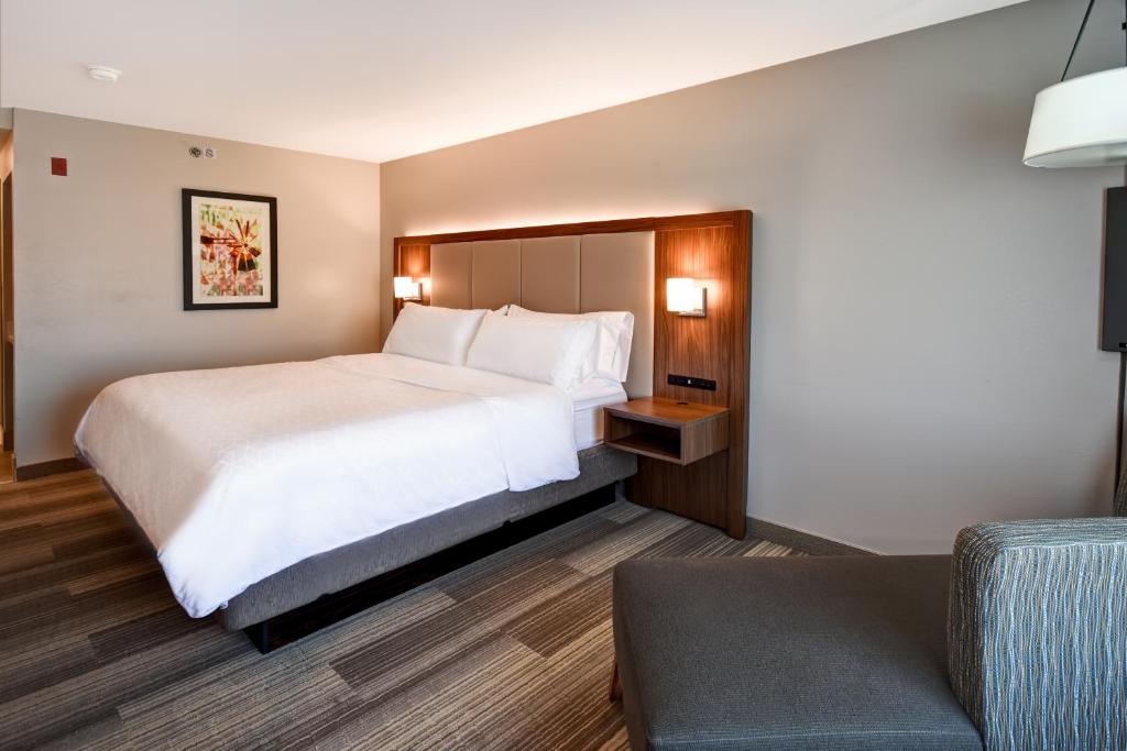 Holiday Inn Express & Suites Schererville, an IHG Hotel photo 4