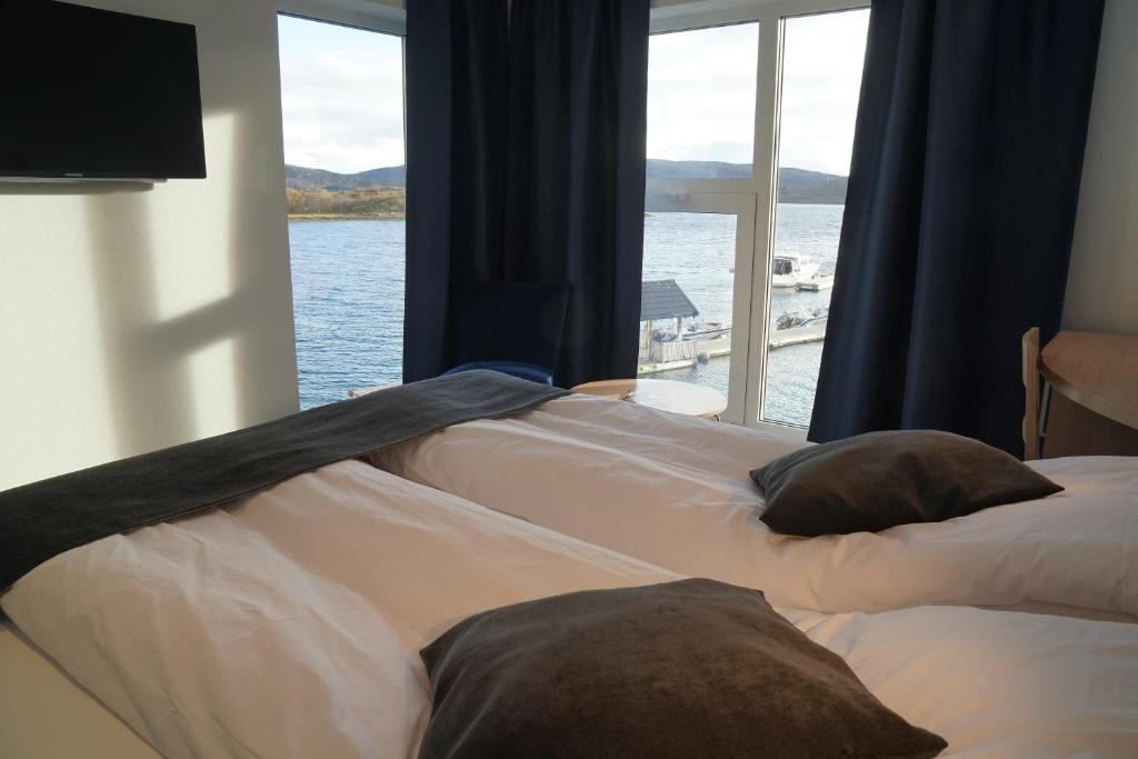 Senja Fjordhotell and Apartments photo 2