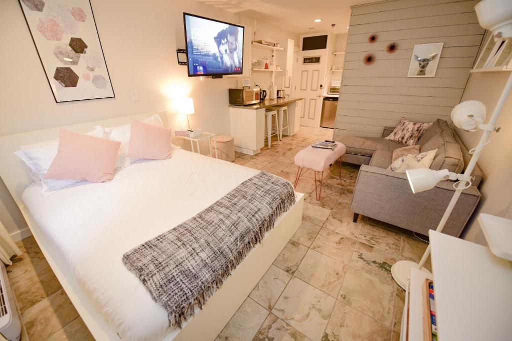 Newly Renovated Whistler Studio photo 2