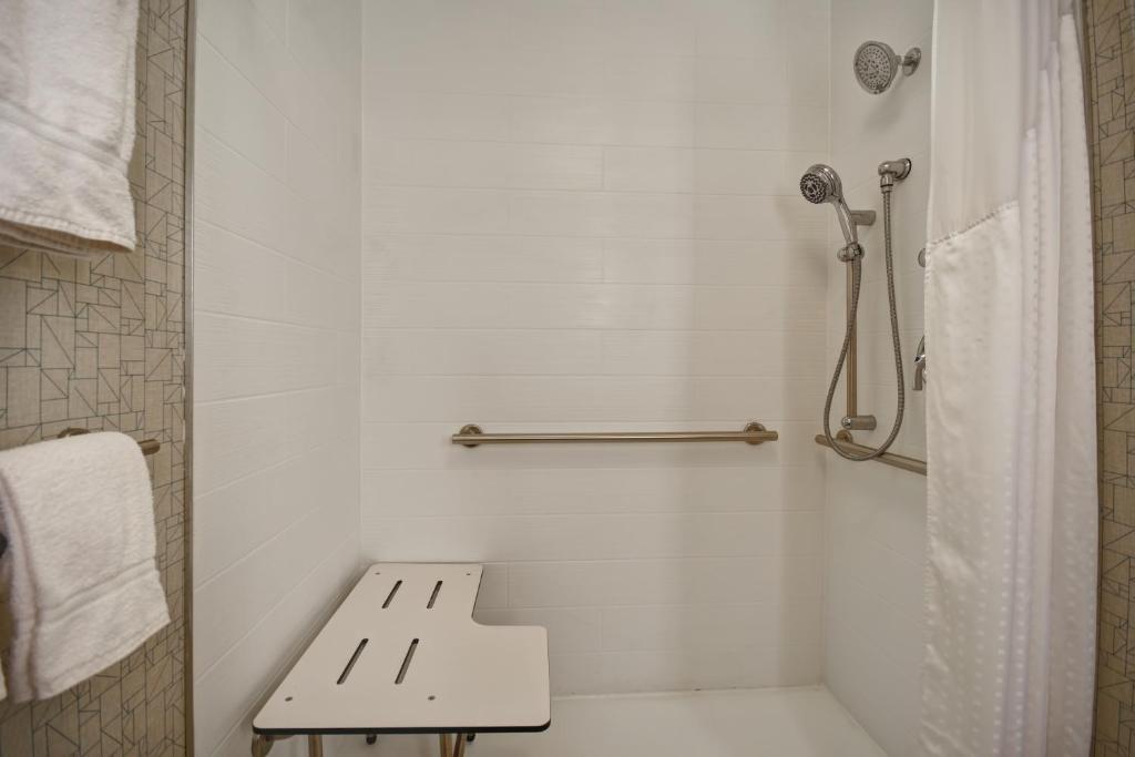 Holiday Inn Express & Suites Schererville, an IHG Hotel photo 2