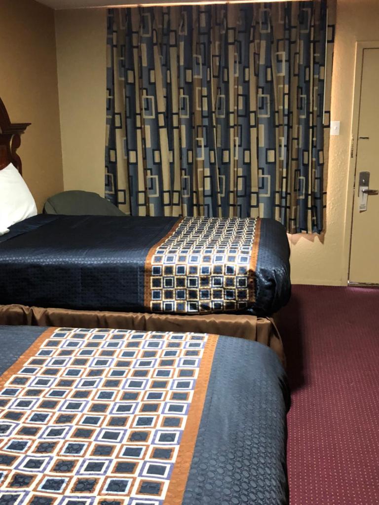 Villa West Inn image