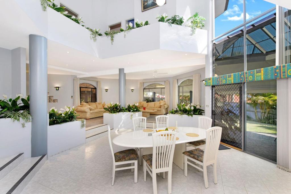 The Atrium 11 Kentia Close photo 2