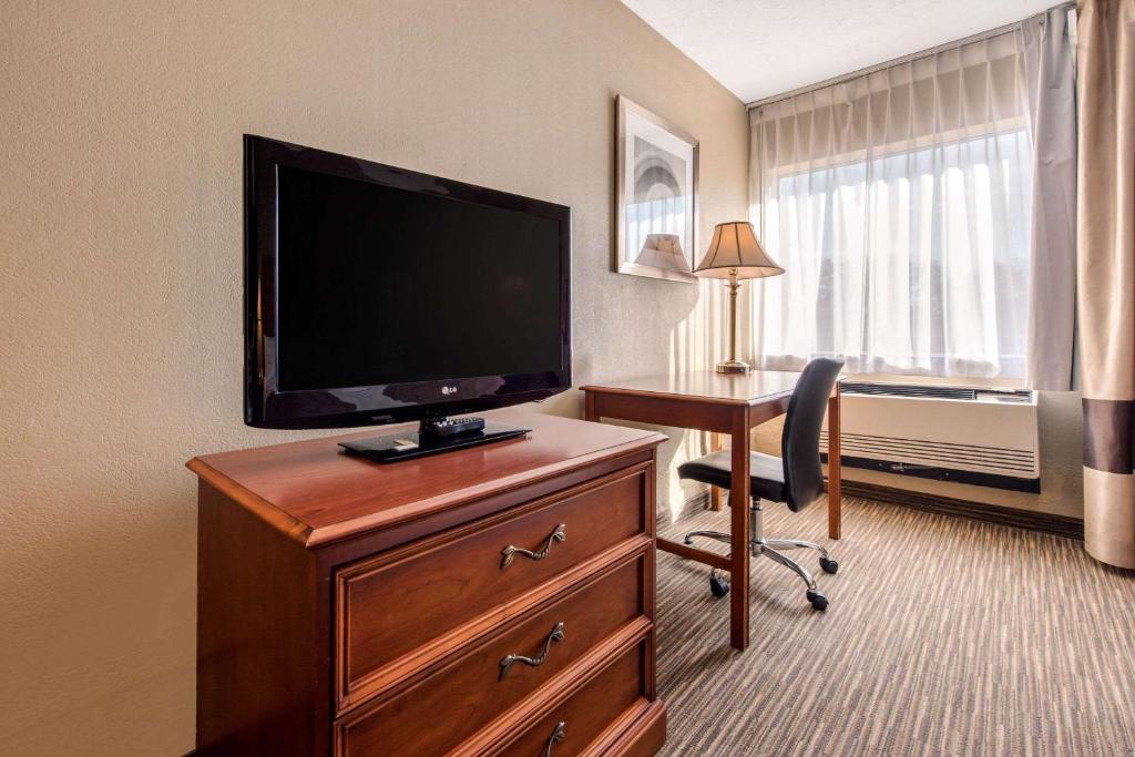 Quality Inn & Suites New Castle photo 3