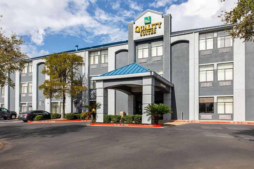Quality Suites South image
