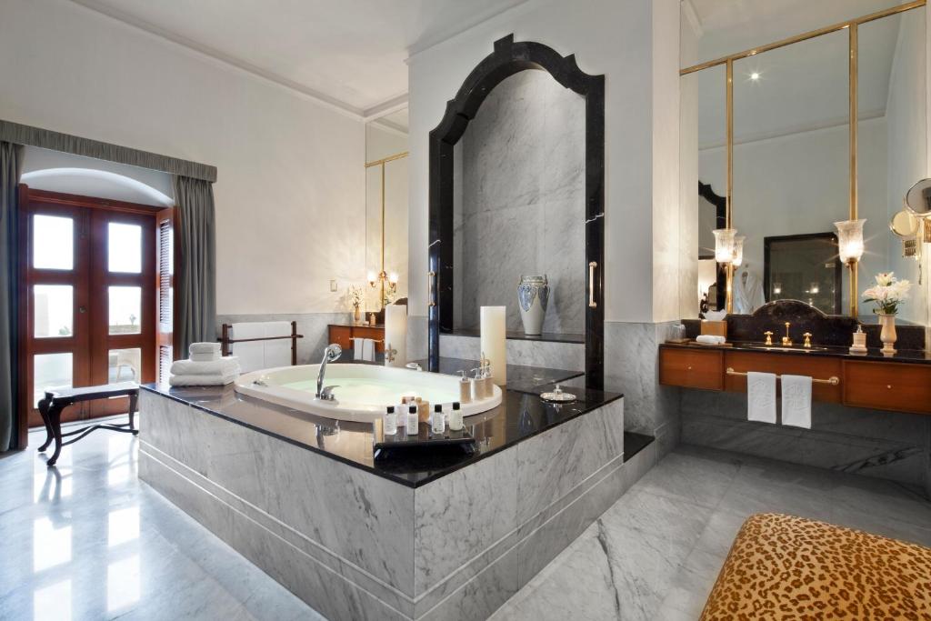 Сьюит (Nizam Suite), Taj Falaknuma Palace