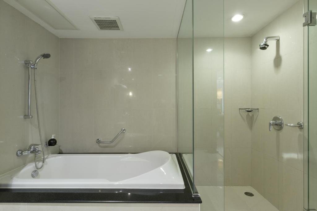 Четырехместный (One Bedroom Executive Suite (4 pax)), Отель Centre Point Sukhumvit Thong-Lo