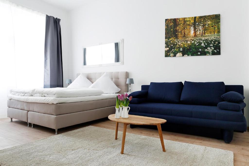 Apartment BLISSE Large & Cozy Family & Business Flair welcomes you - Rockchair Apartments