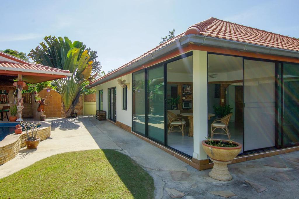 Tina's Living Paradise - Guesthouses with private pool photo 4