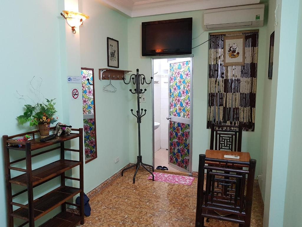 Hanu's House